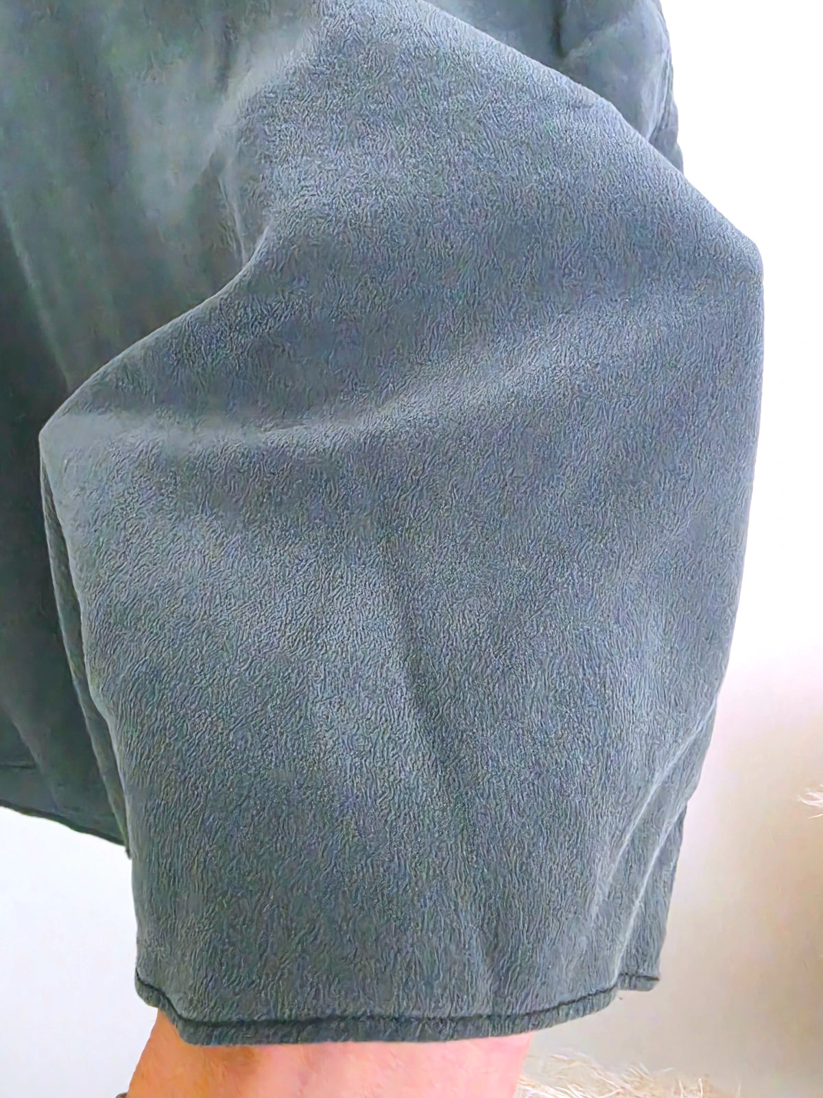 Débardeur vert à bordure en dentelle noire