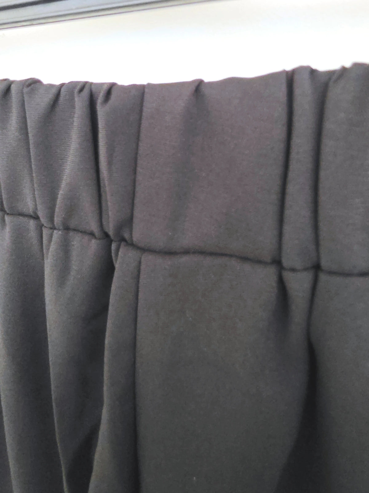 Pantalon noir à bandes latérales - 𝐌𝐚𝐫𝐢𝐧𝐚𝟒𝟒𝐟𝐚𝐦𝐢𝐥𝐲