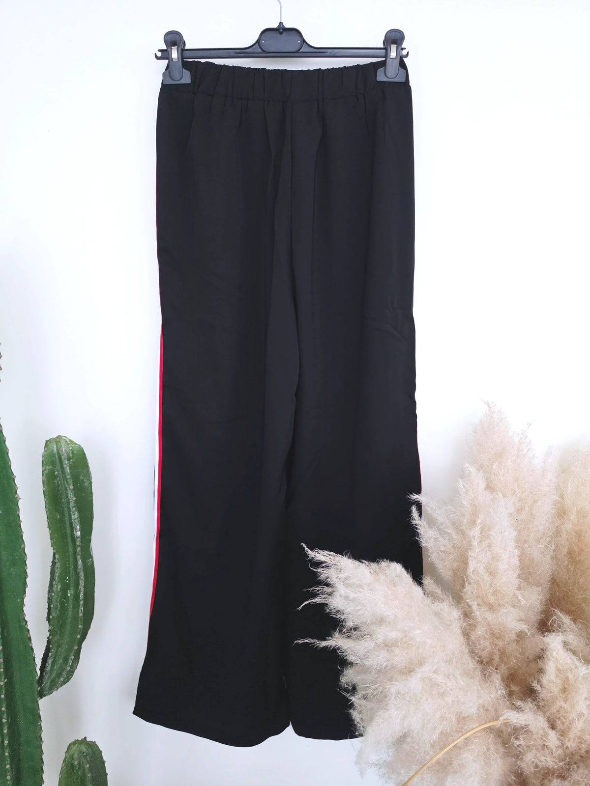 Pantalon noir à bandes latérales - 𝐌𝐚𝐫𝐢𝐧𝐚𝟒𝟒𝐟𝐚𝐦𝐢𝐥𝐲