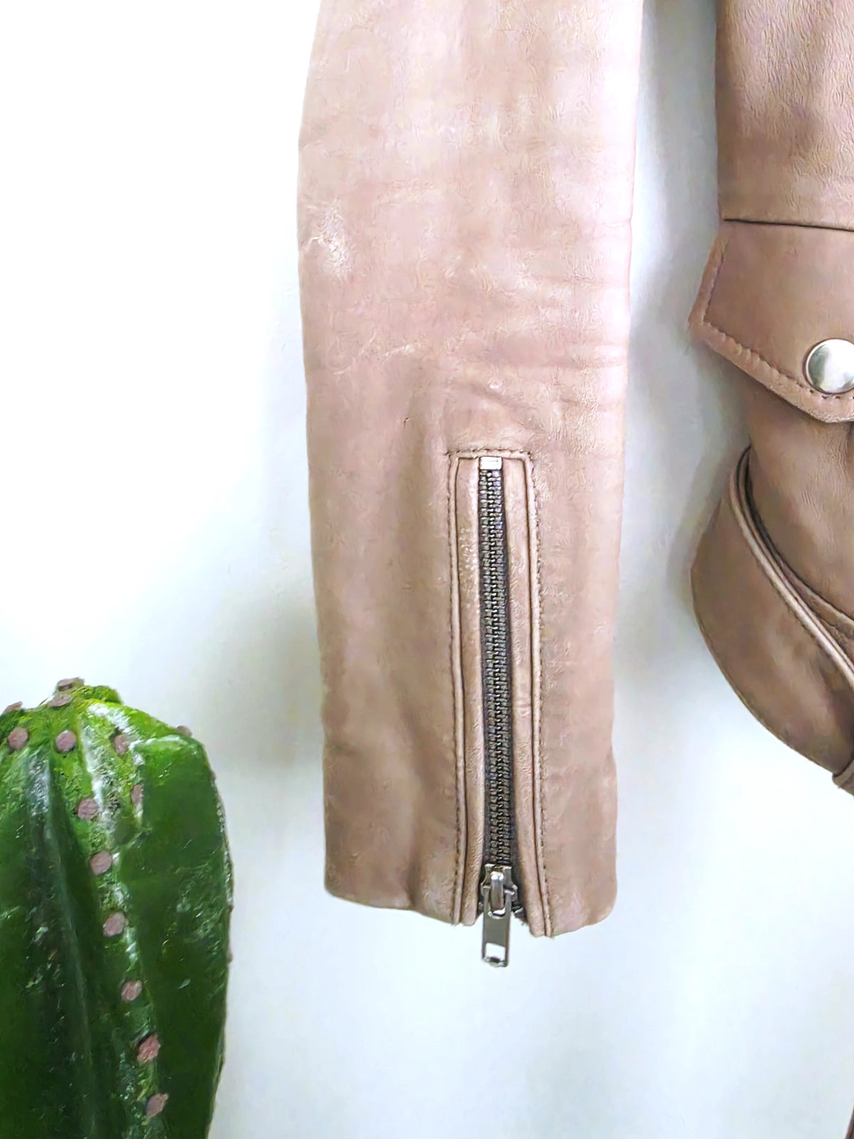 Perfecto beige à effet vieilli patiné