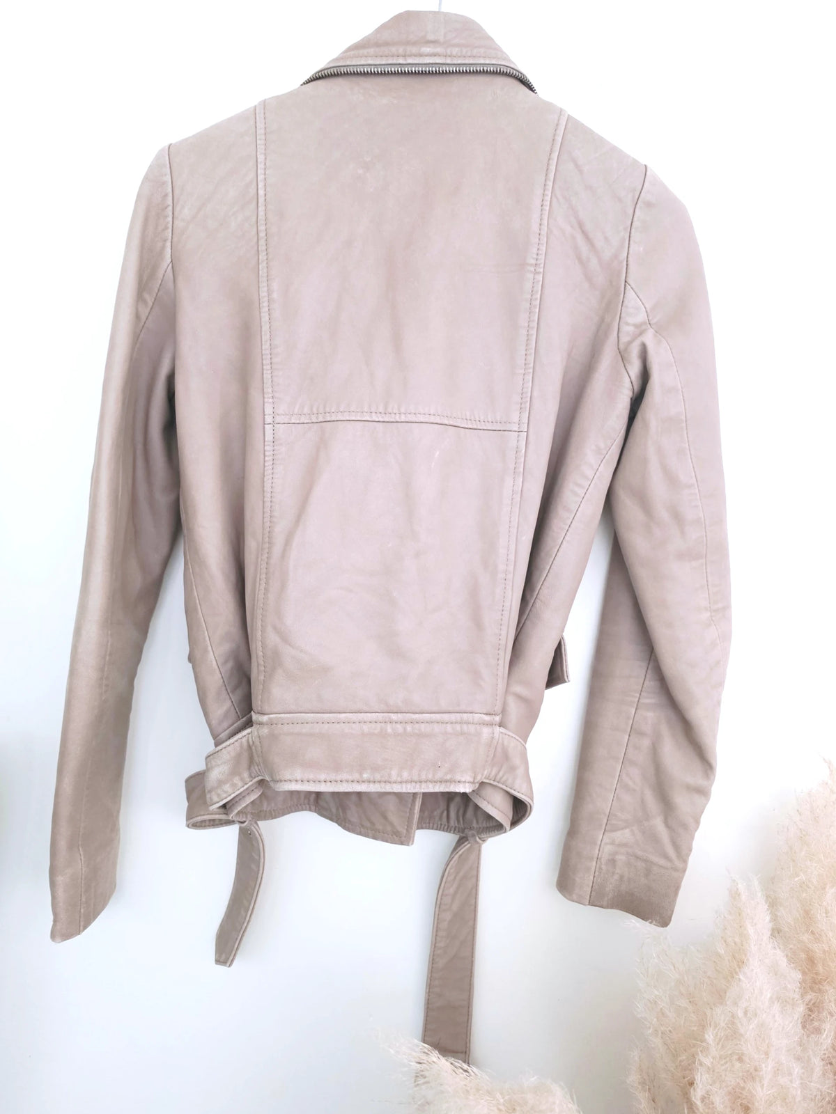 Perfecto beige à effet vieilli patiné