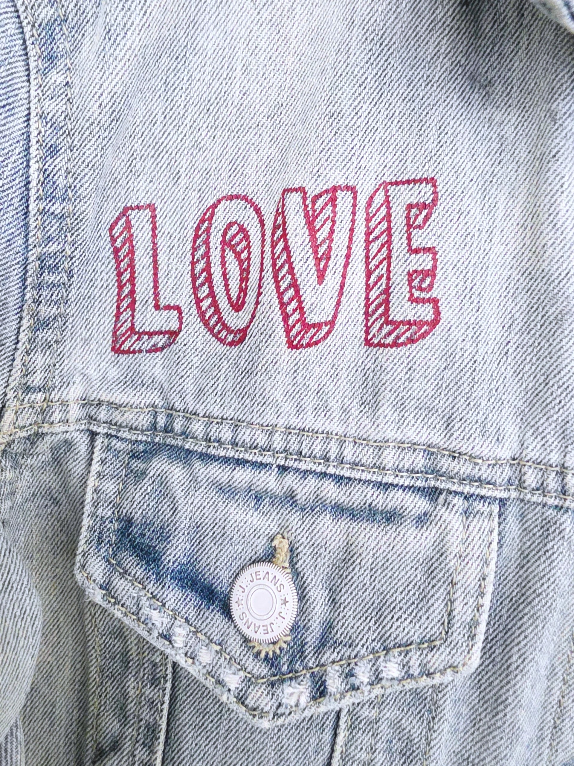 Veste en jean entièrement customisée