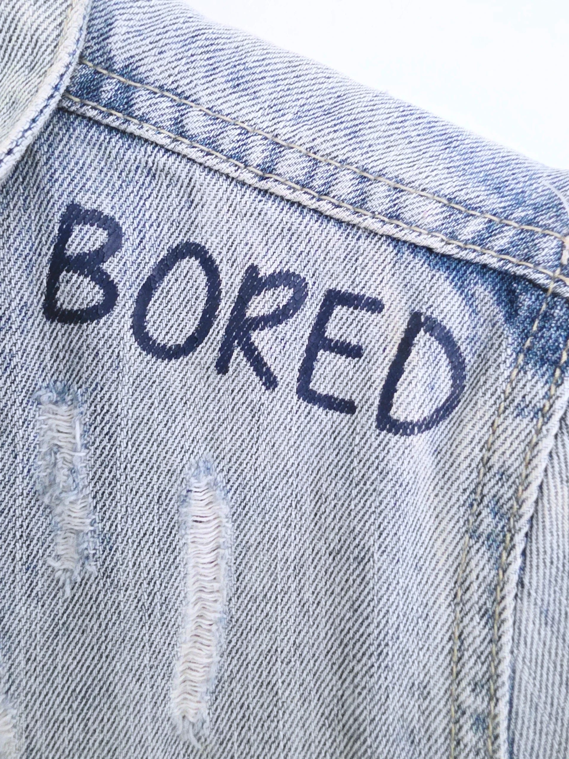 Veste en jean entièrement customisée