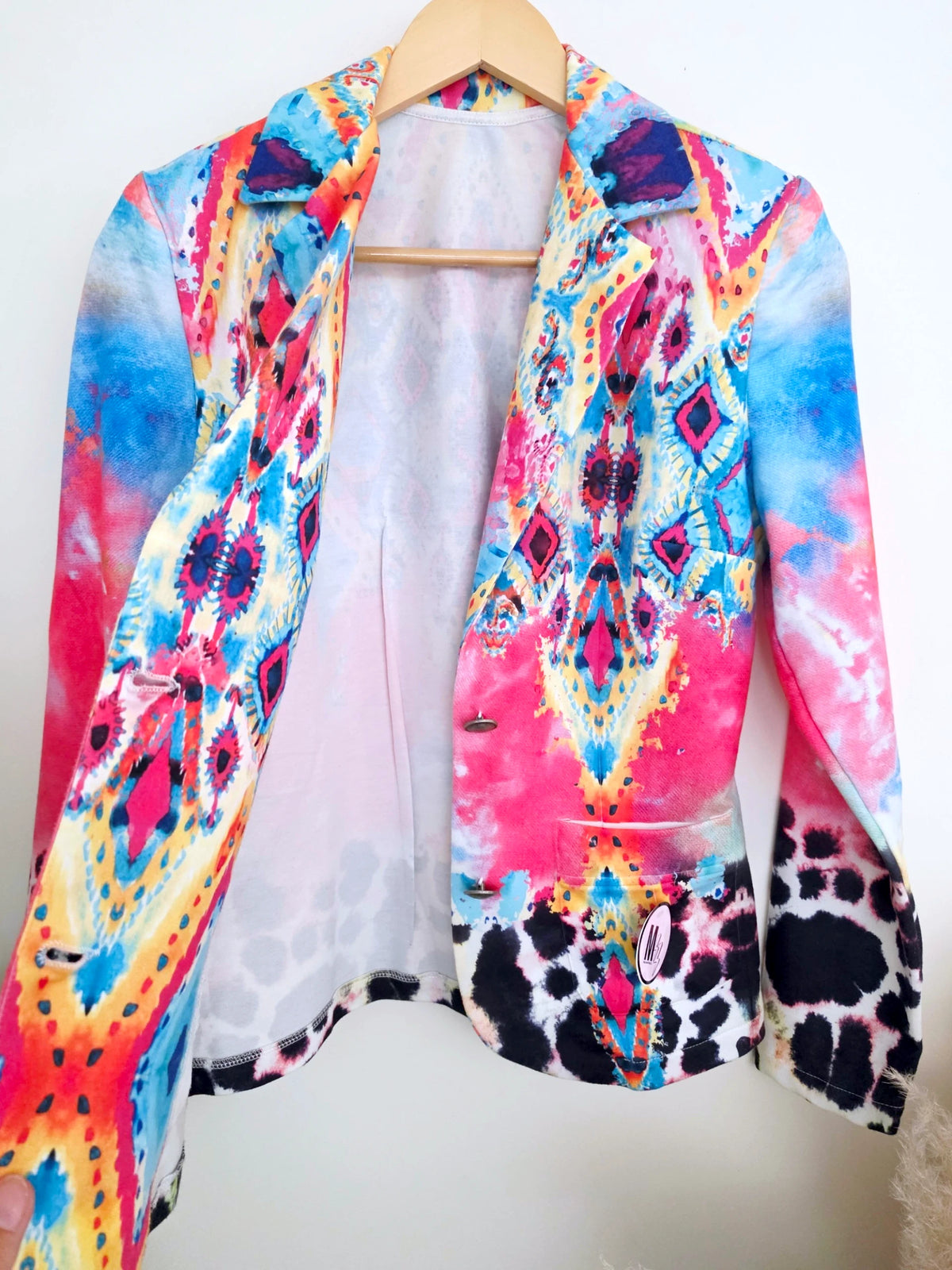 Veste cintrée à imprimé éthnique fluo