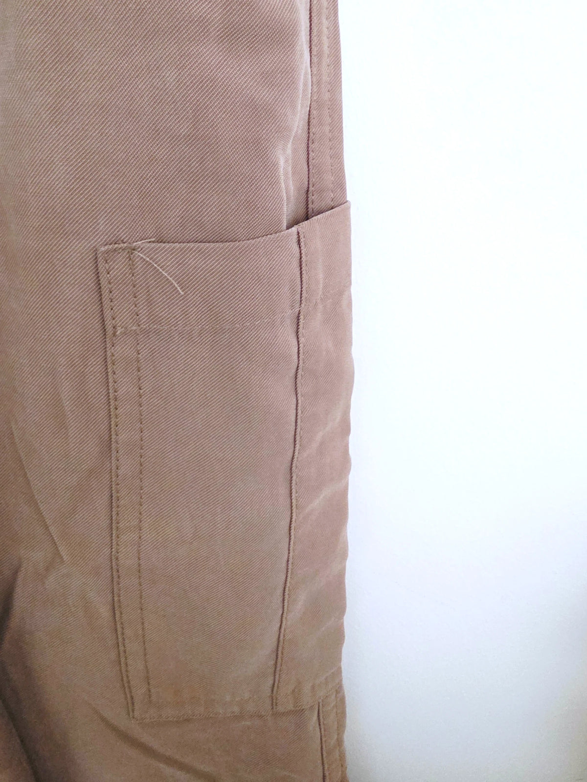 Pantalon beige coupe cargo