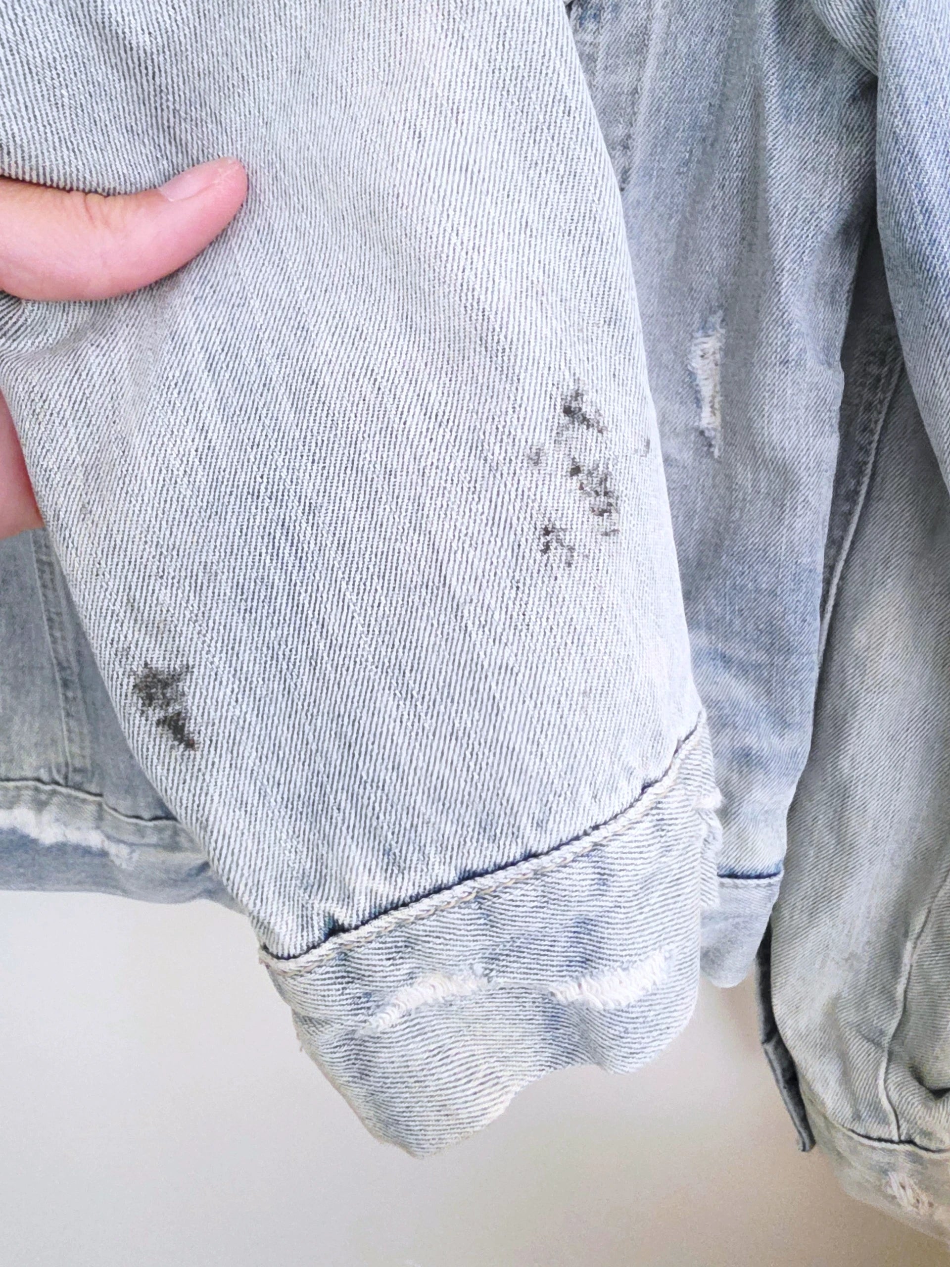 Veste en jean entièrement customisée
