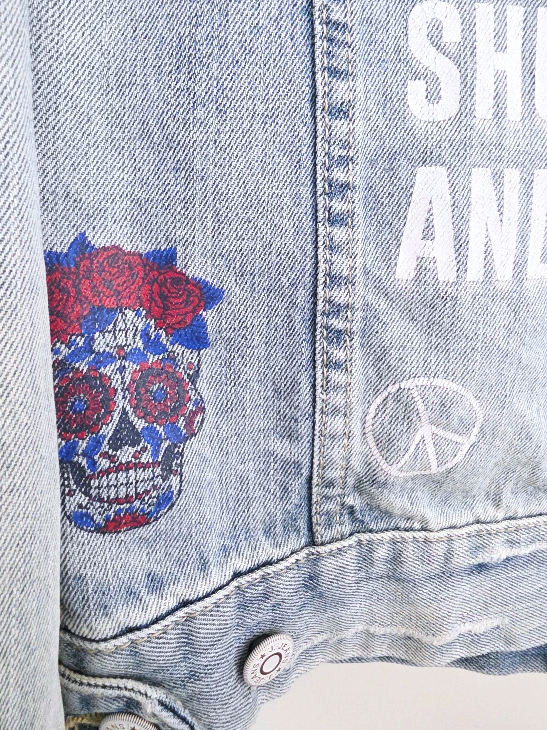 Veste en jean entièrement customisée
