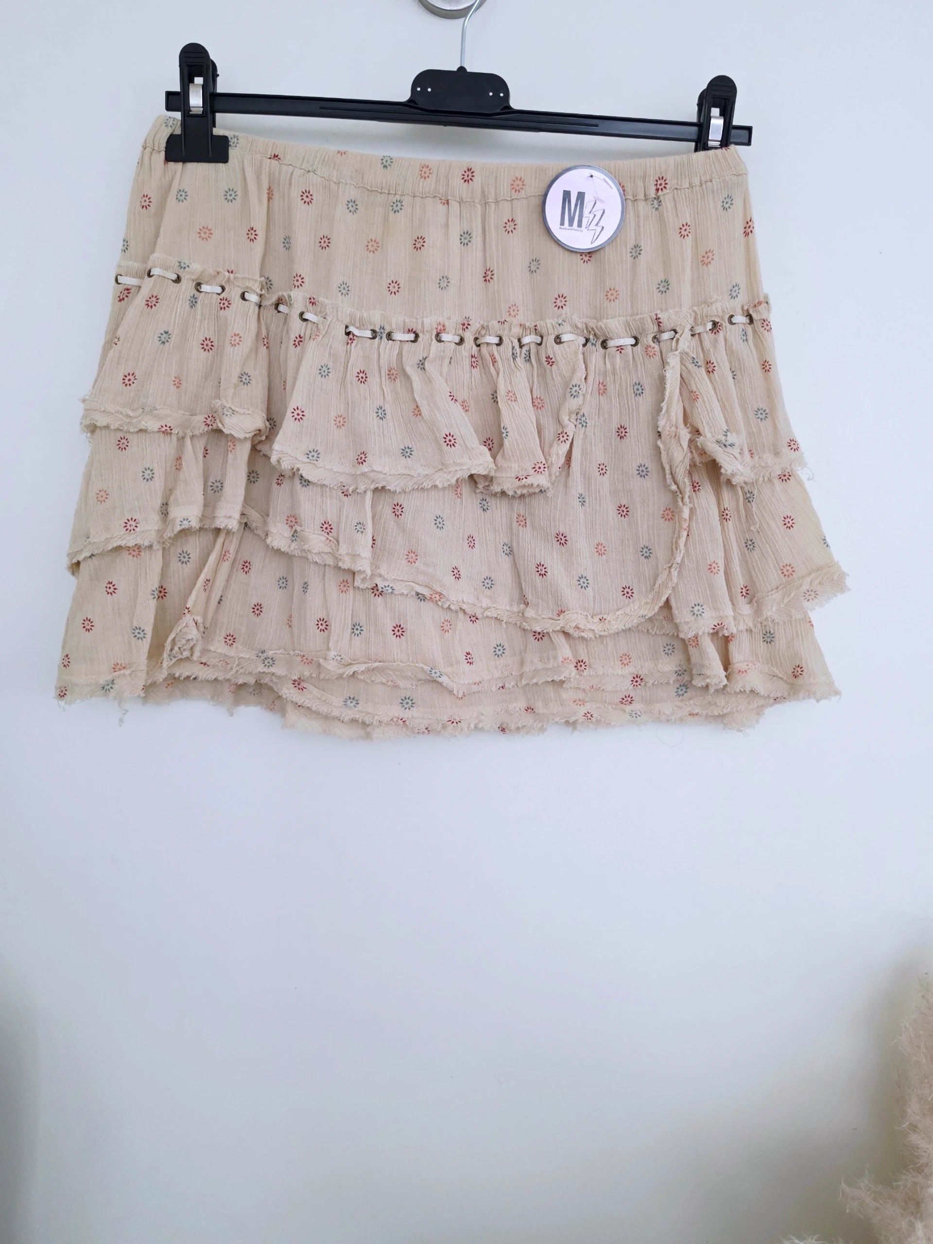 Jupe beige à volants