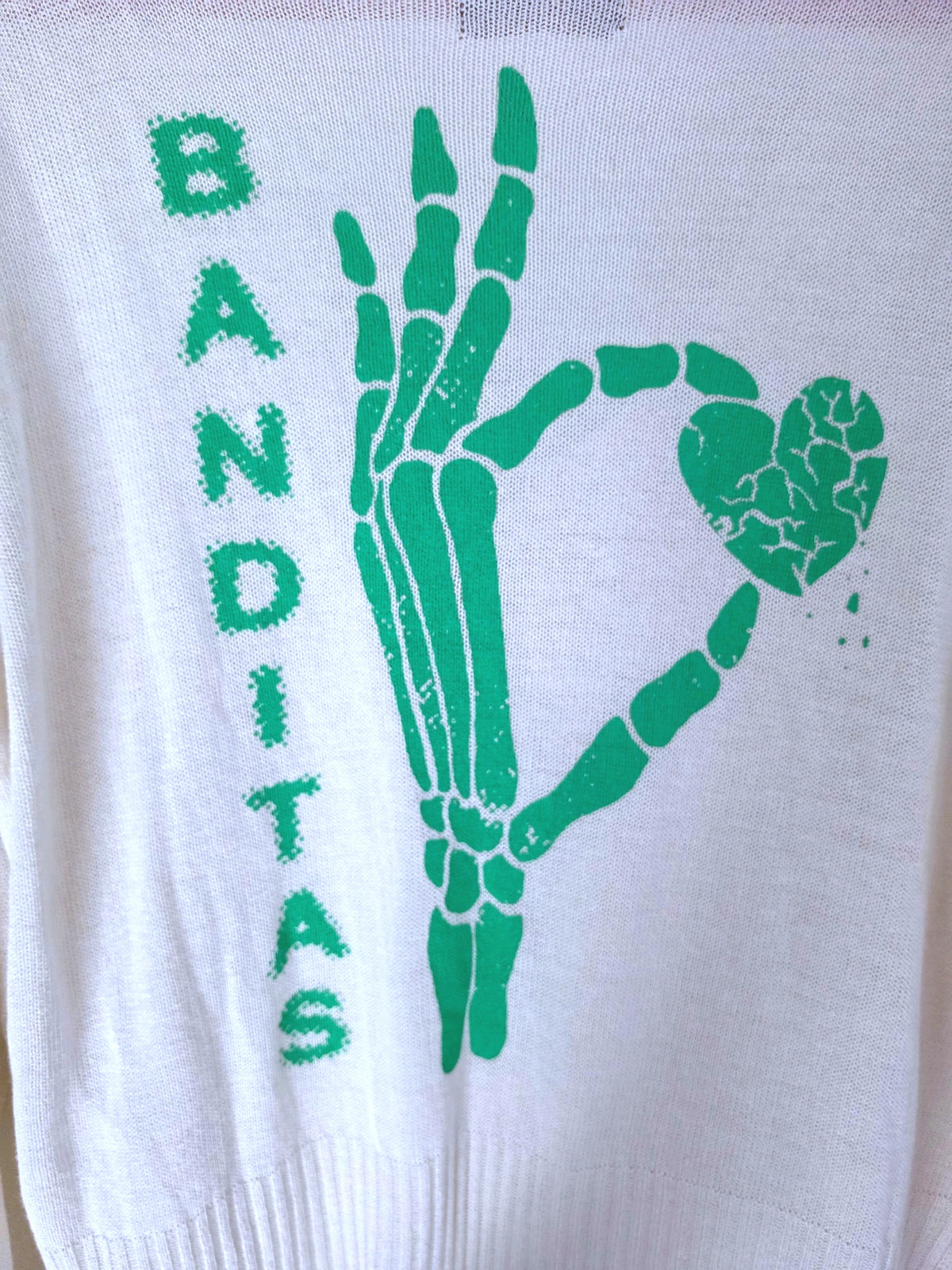 Pull blanc cassé à inscriptions au dos vert vif - 𝐌𝐚𝐫𝐢𝐧𝐚𝟒𝟒𝐟𝐚𝐦𝐢𝐥𝐲