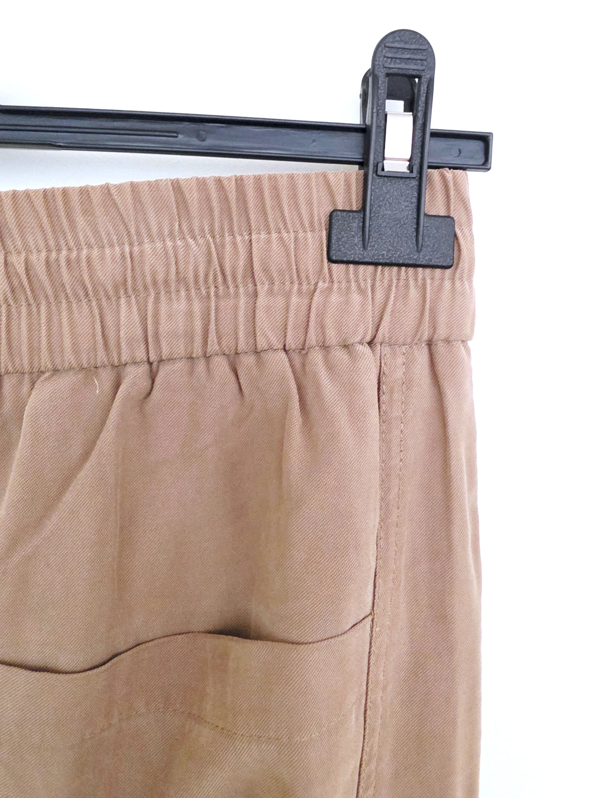 Pantalon beige coupe cargo
