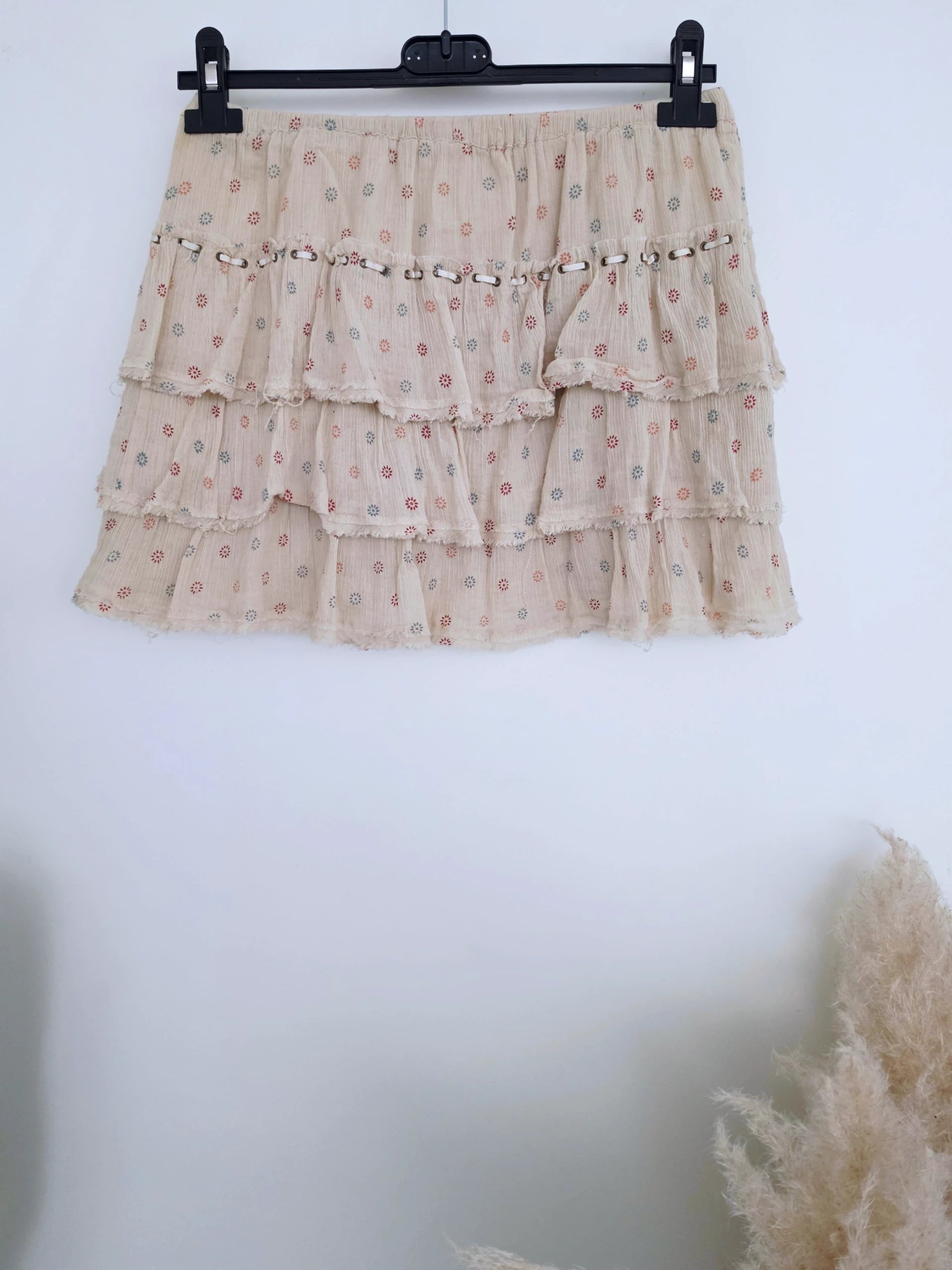 Jupe beige à volants