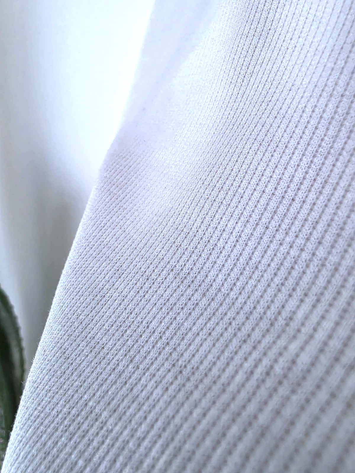 Débardeur blanc encolure cloutée - 𝐌𝐚𝐫𝐢𝐧𝐚𝟒𝟒𝐟𝐚𝐦𝐢𝐥𝐲