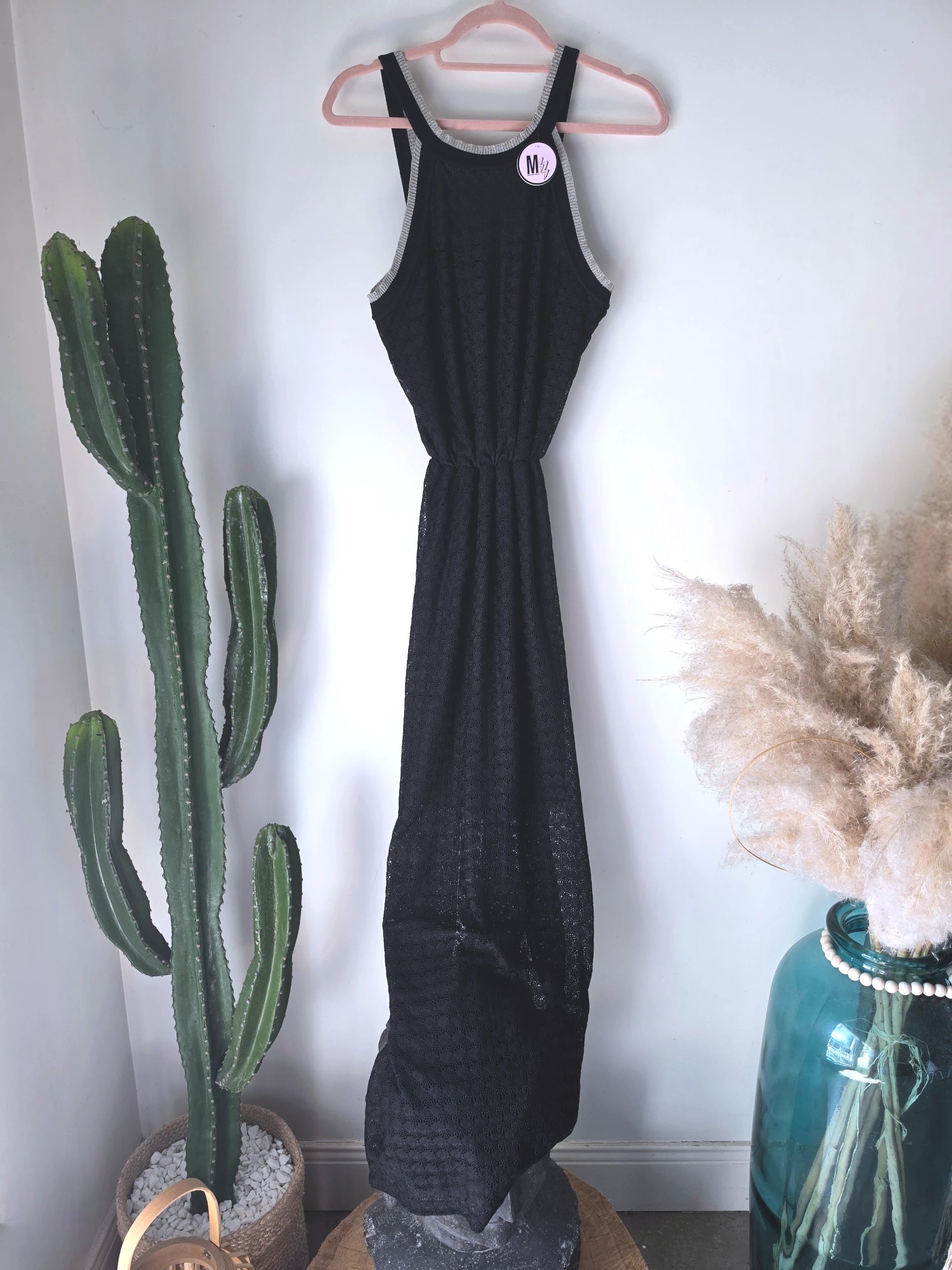 Robe noire ajourée