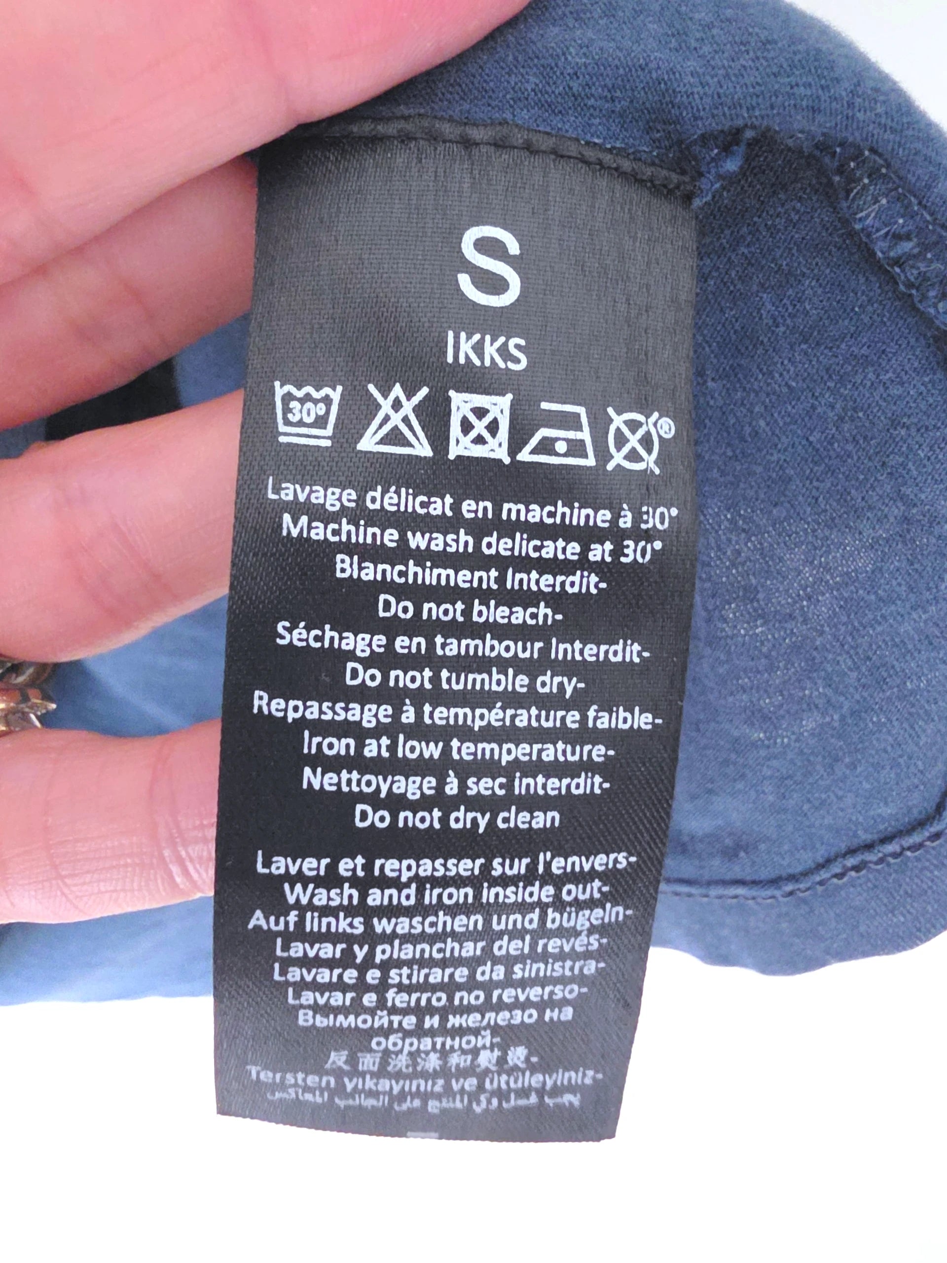 T-shirt bleu à inscriptions