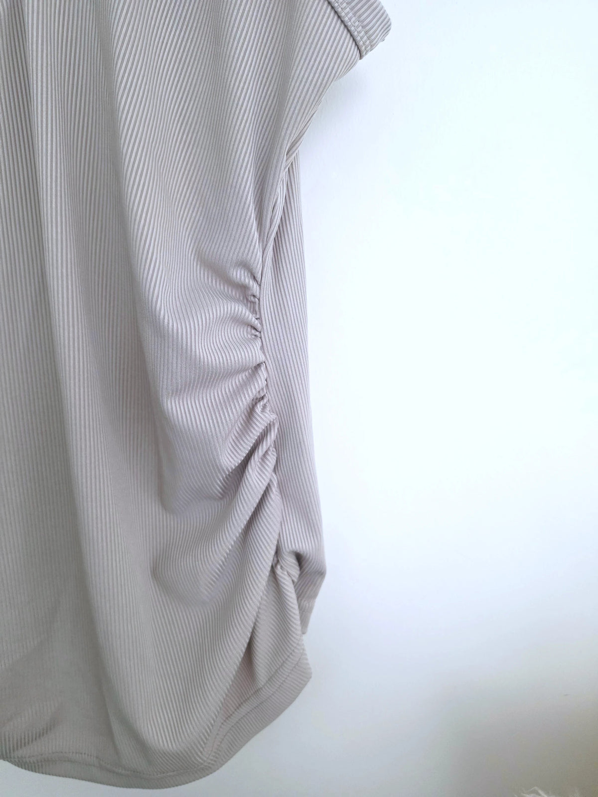 Débardeur beige à maille côtelée extensible avec fronces