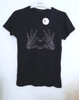 T-shirt noir muni de perles bijoux