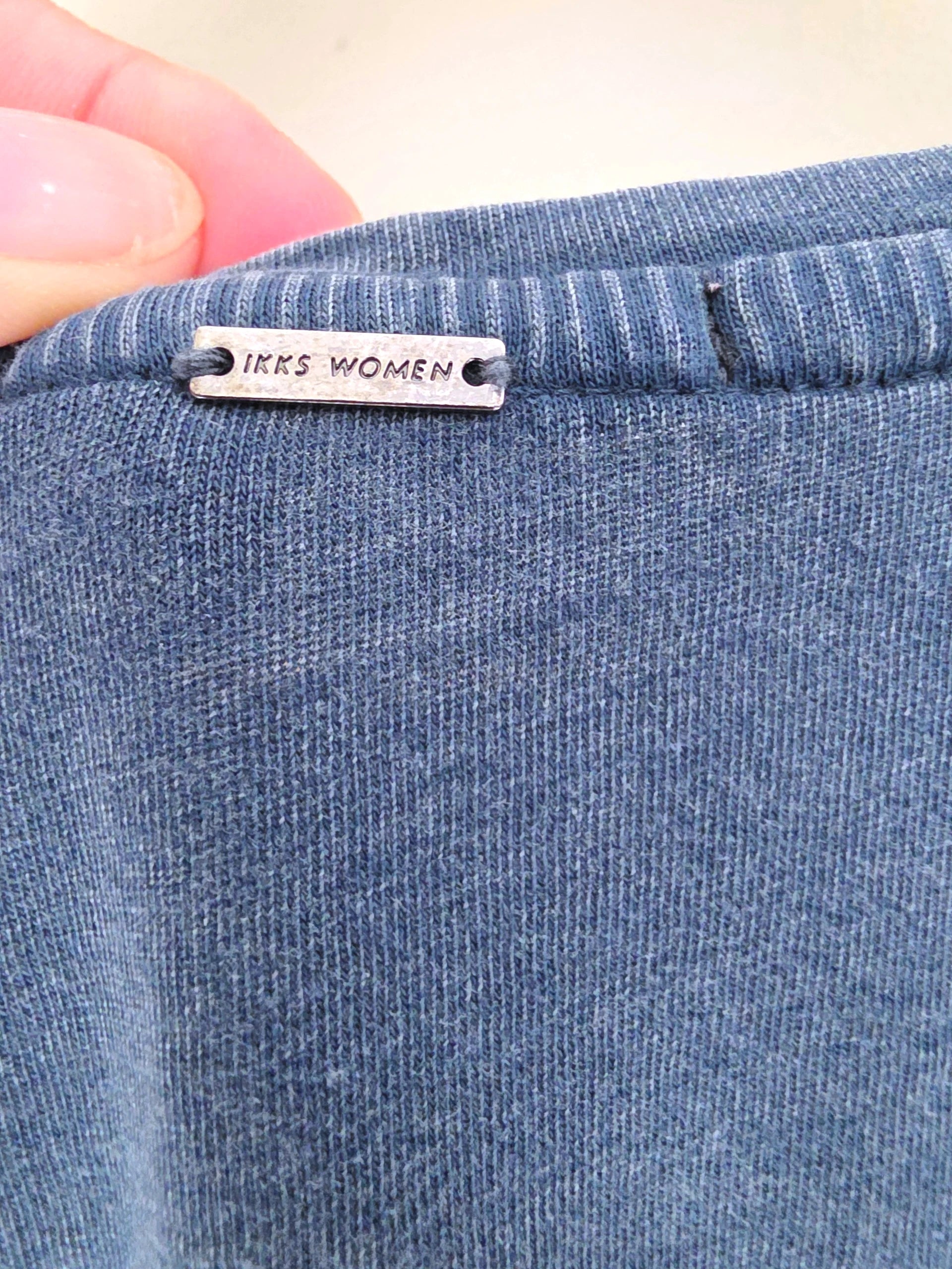 T-shirt bleu à inscriptions