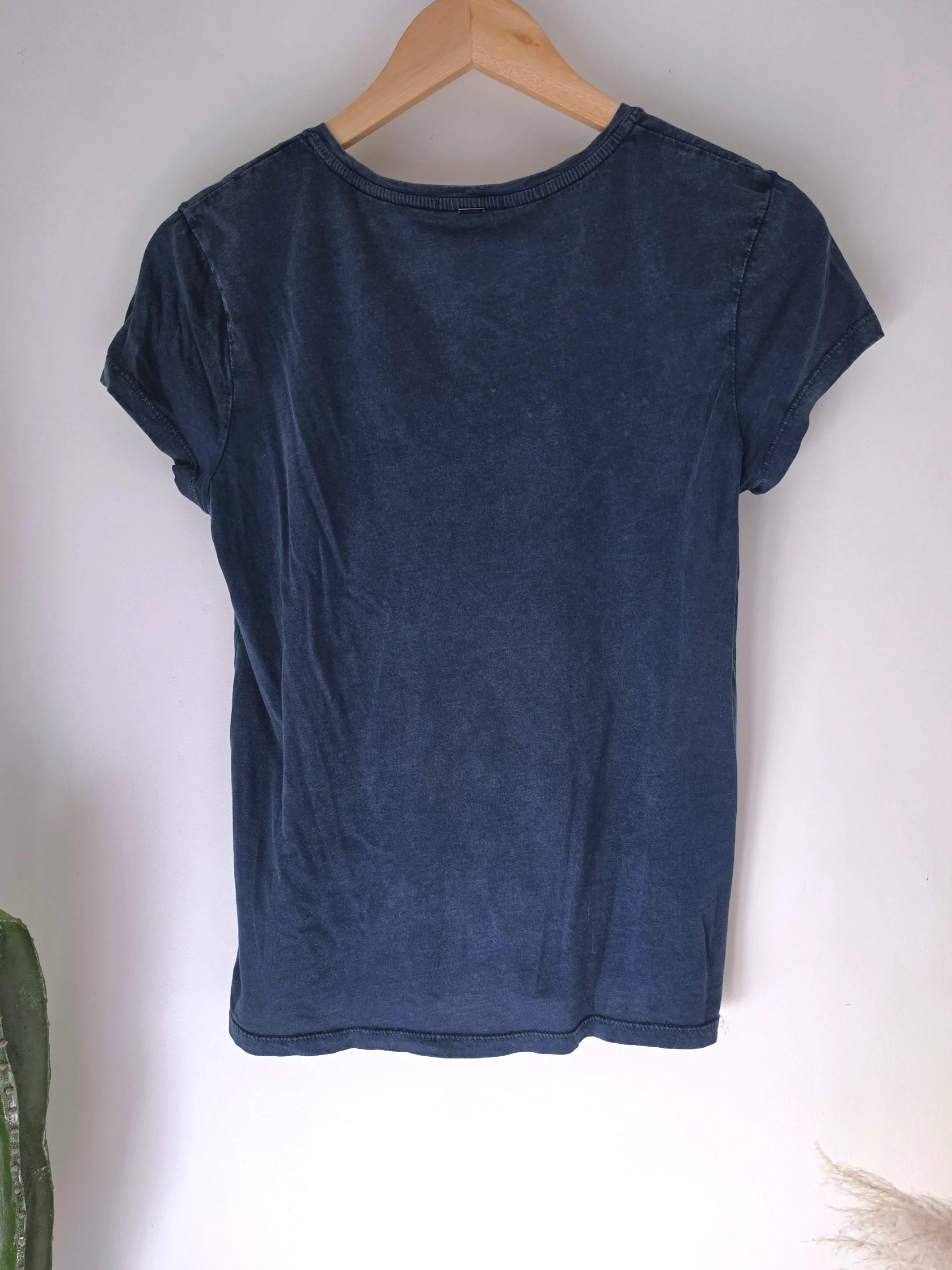 T-shirt bleu à inscriptions