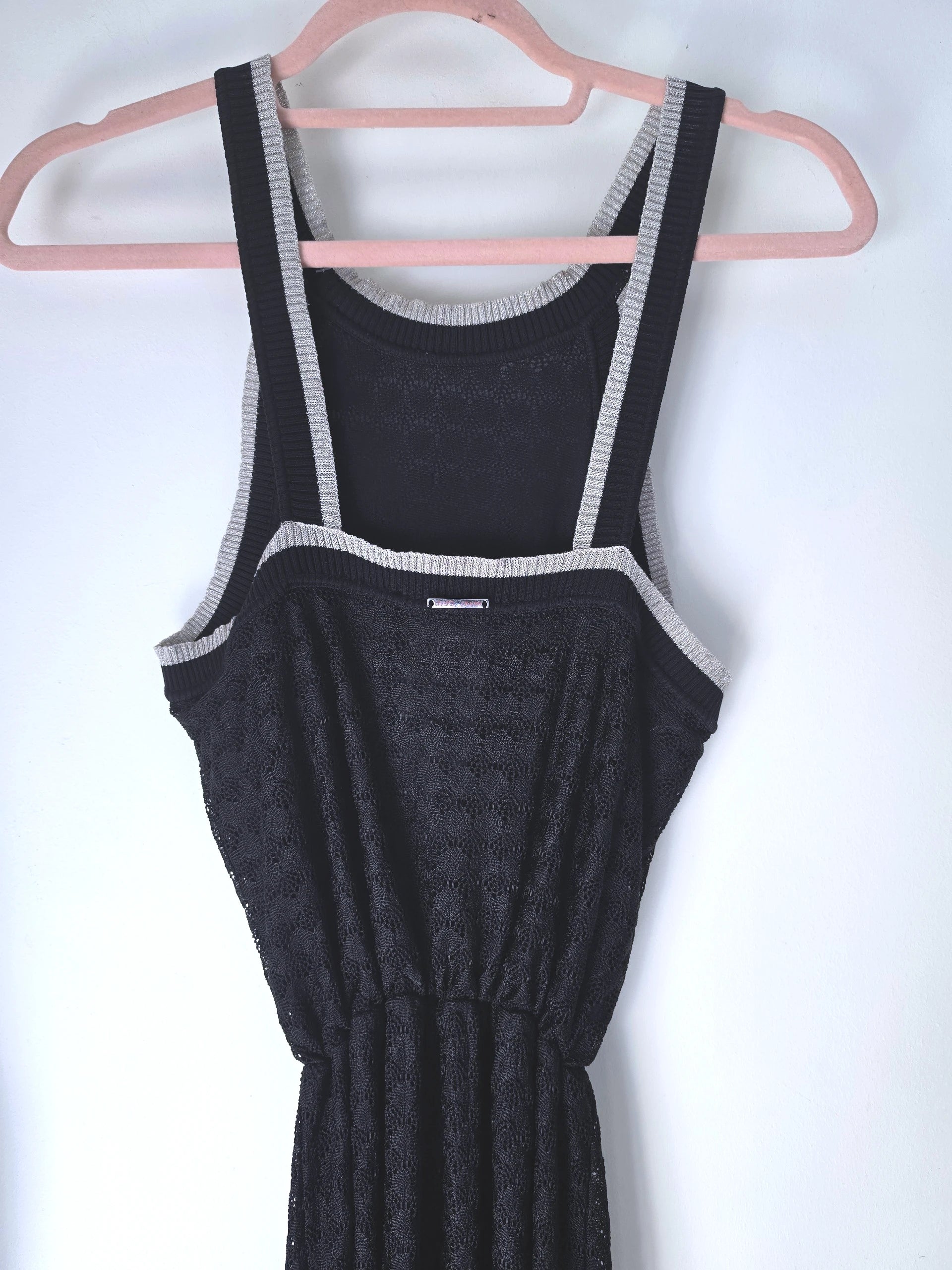 Robe noire ajourée