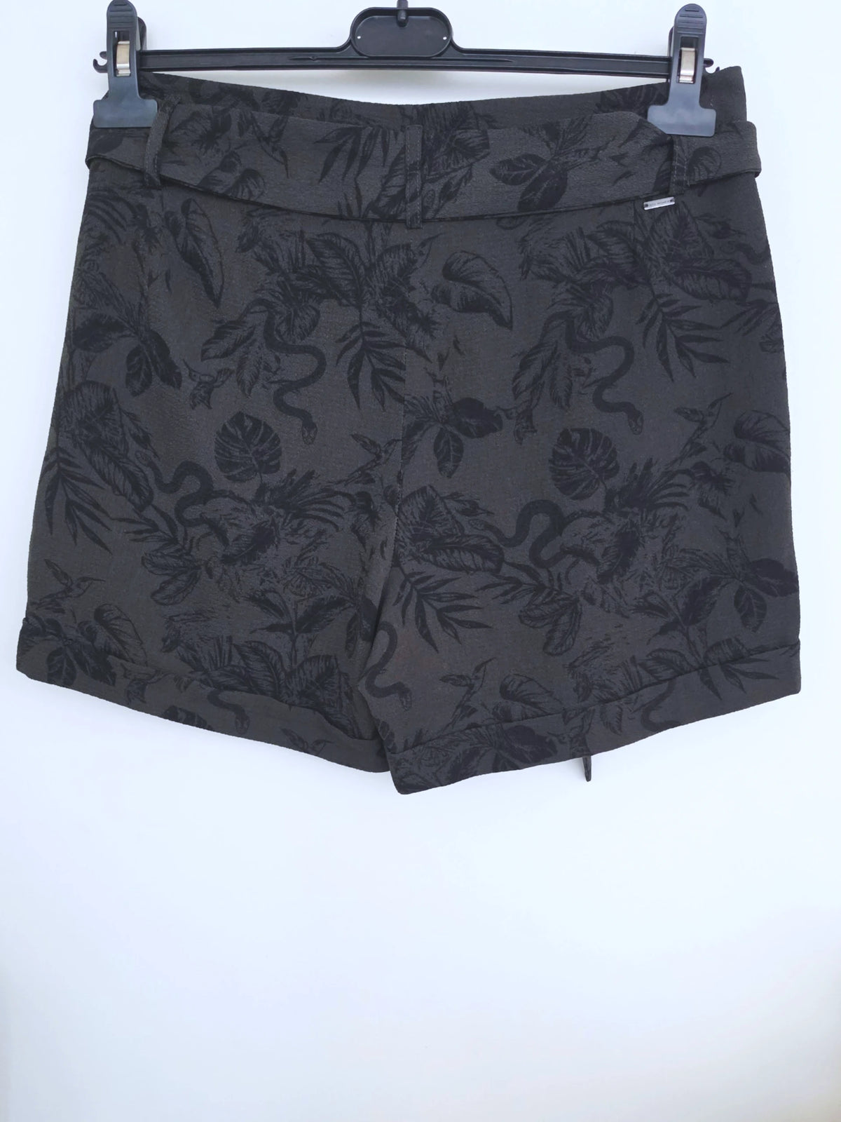 Short kaki à imprimé noir - 𝐌𝐚𝐫𝐢𝐧𝐚𝟒𝟒𝐟𝐚𝐦𝐢𝐥𝐲