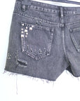Short gris délavé muni de clous - 𝐌𝐚𝐫𝐢𝐧𝐚𝟒𝟒𝐟𝐚𝐦𝐢𝐥𝐲