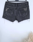 Short gris délavé muni de clous - 𝐌𝐚𝐫𝐢𝐧𝐚𝟒𝟒𝐟𝐚𝐦𝐢𝐥𝐲