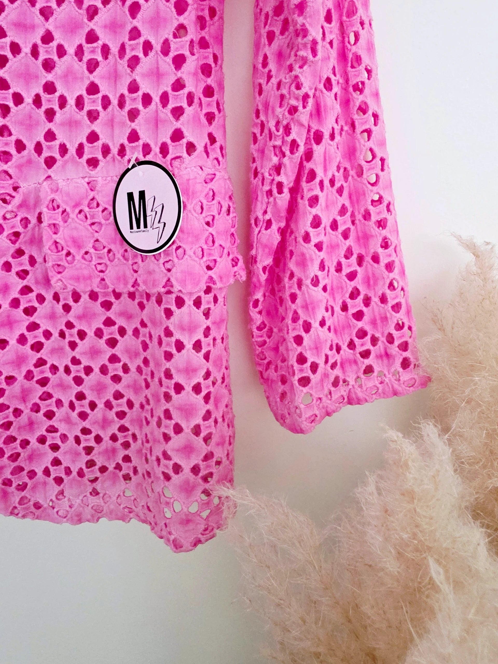 Veste rose ajourée