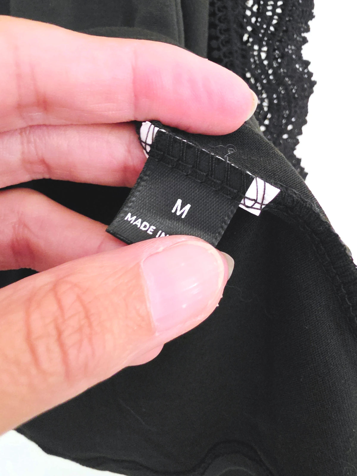 T-shirt noir manches dentelles - 𝐌𝐚𝐫𝐢𝐧𝐚𝟒𝟒𝐟𝐚𝐦𝐢𝐥𝐲