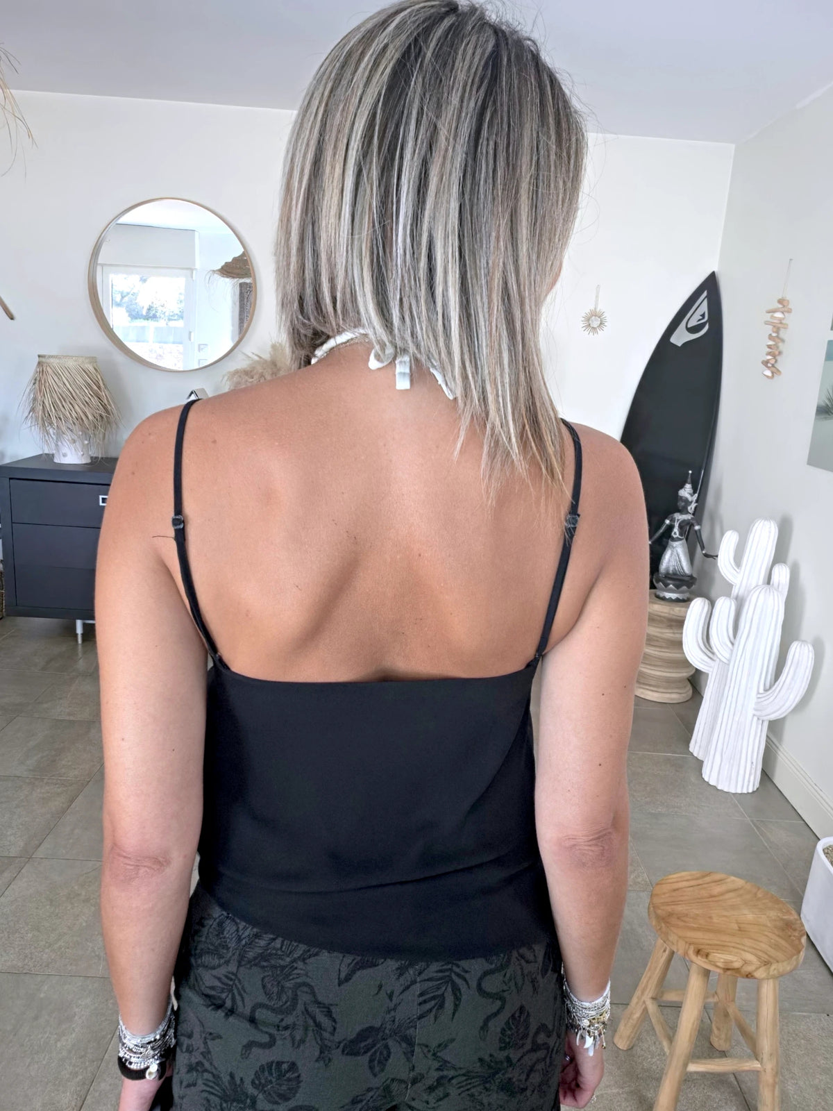 Débardeur noir à encolure dentelle - 𝐌𝐚𝐫𝐢𝐧𝐚𝟒𝟒𝐟𝐚𝐦𝐢𝐥𝐲