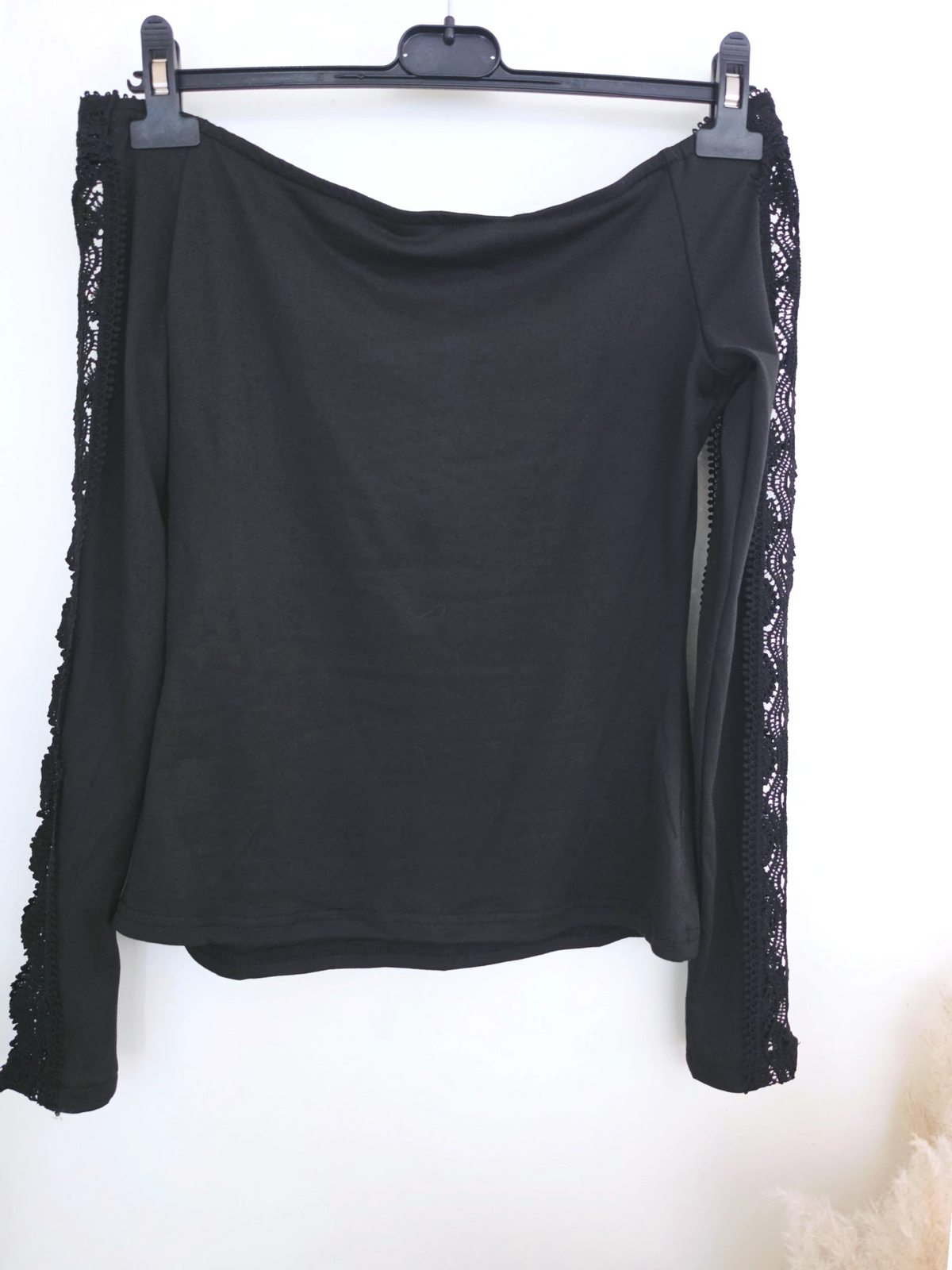 T-shirt noir manches dentelles - 𝐌𝐚𝐫𝐢𝐧𝐚𝟒𝟒𝐟𝐚𝐦𝐢𝐥𝐲