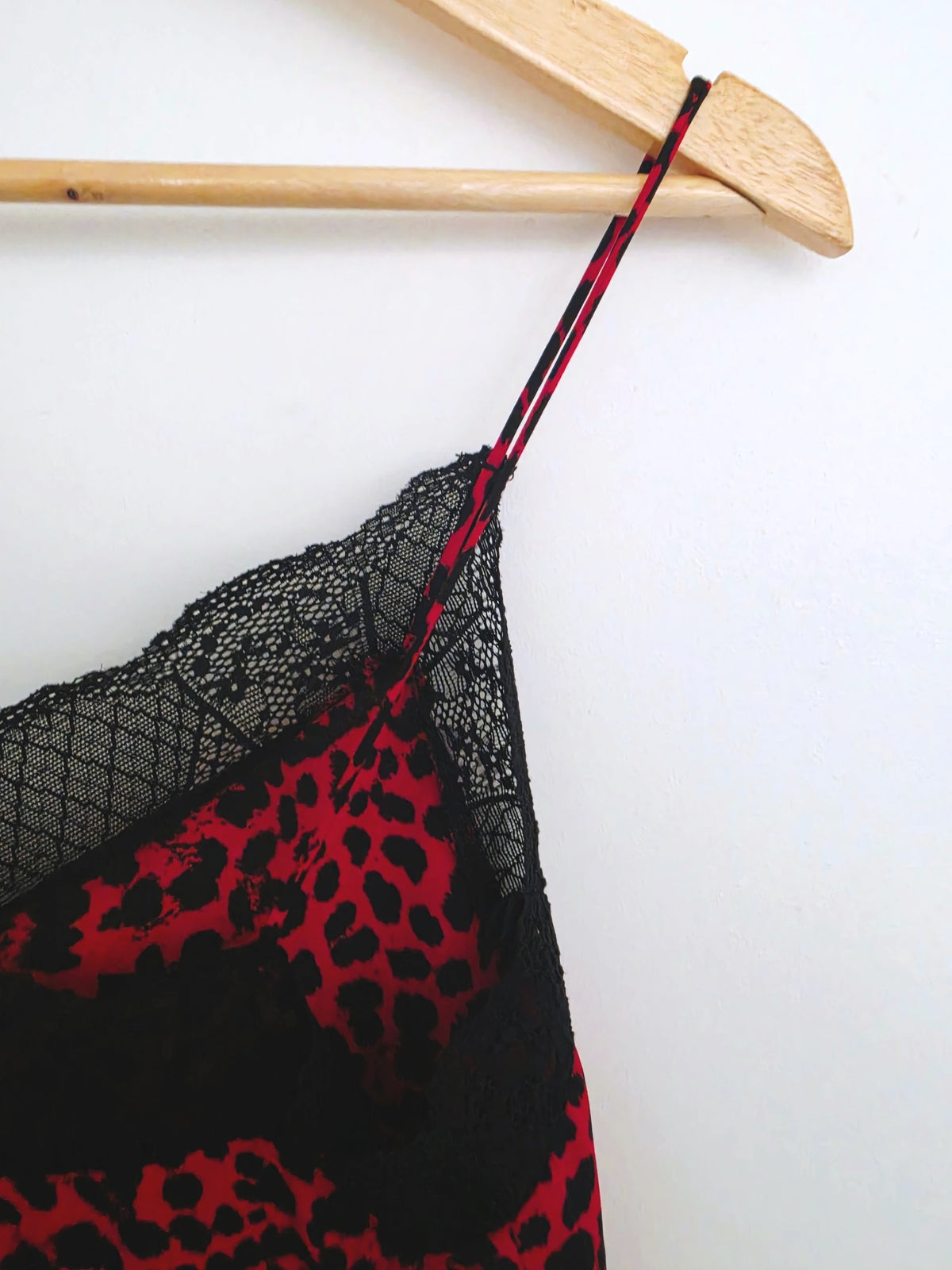 Débardeur rouge à imprimé léopard - 𝐌𝐚𝐫𝐢𝐧𝐚𝟒𝟒𝐟𝐚𝐦𝐢𝐥𝐲