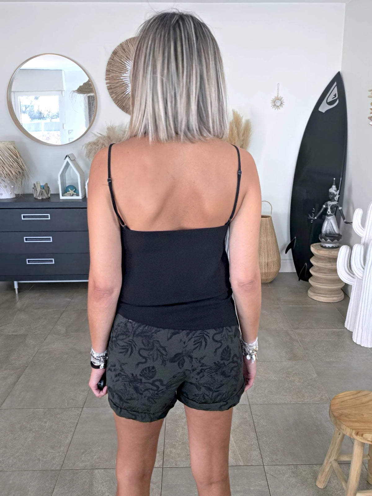 Débardeur noir à encolure dentelle - 𝐌𝐚𝐫𝐢𝐧𝐚𝟒𝟒𝐟𝐚𝐦𝐢𝐥𝐲