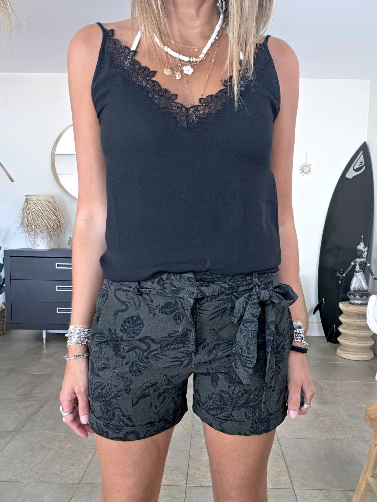 Short kaki à imprimé noir - 𝐌𝐚𝐫𝐢𝐧𝐚𝟒𝟒𝐟𝐚𝐦𝐢𝐥𝐲