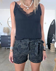 Short kaki à imprimé noir - 𝐌𝐚𝐫𝐢𝐧𝐚𝟒𝟒𝐟𝐚𝐦𝐢𝐥𝐲