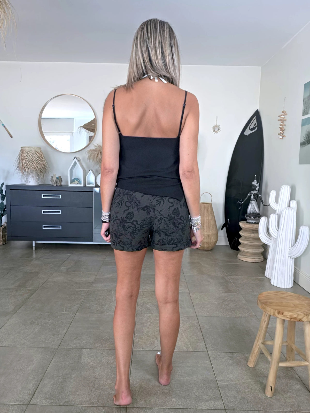 Débardeur noir à encolure dentelle - 𝐌𝐚𝐫𝐢𝐧𝐚𝟒𝟒𝐟𝐚𝐦𝐢𝐥𝐲