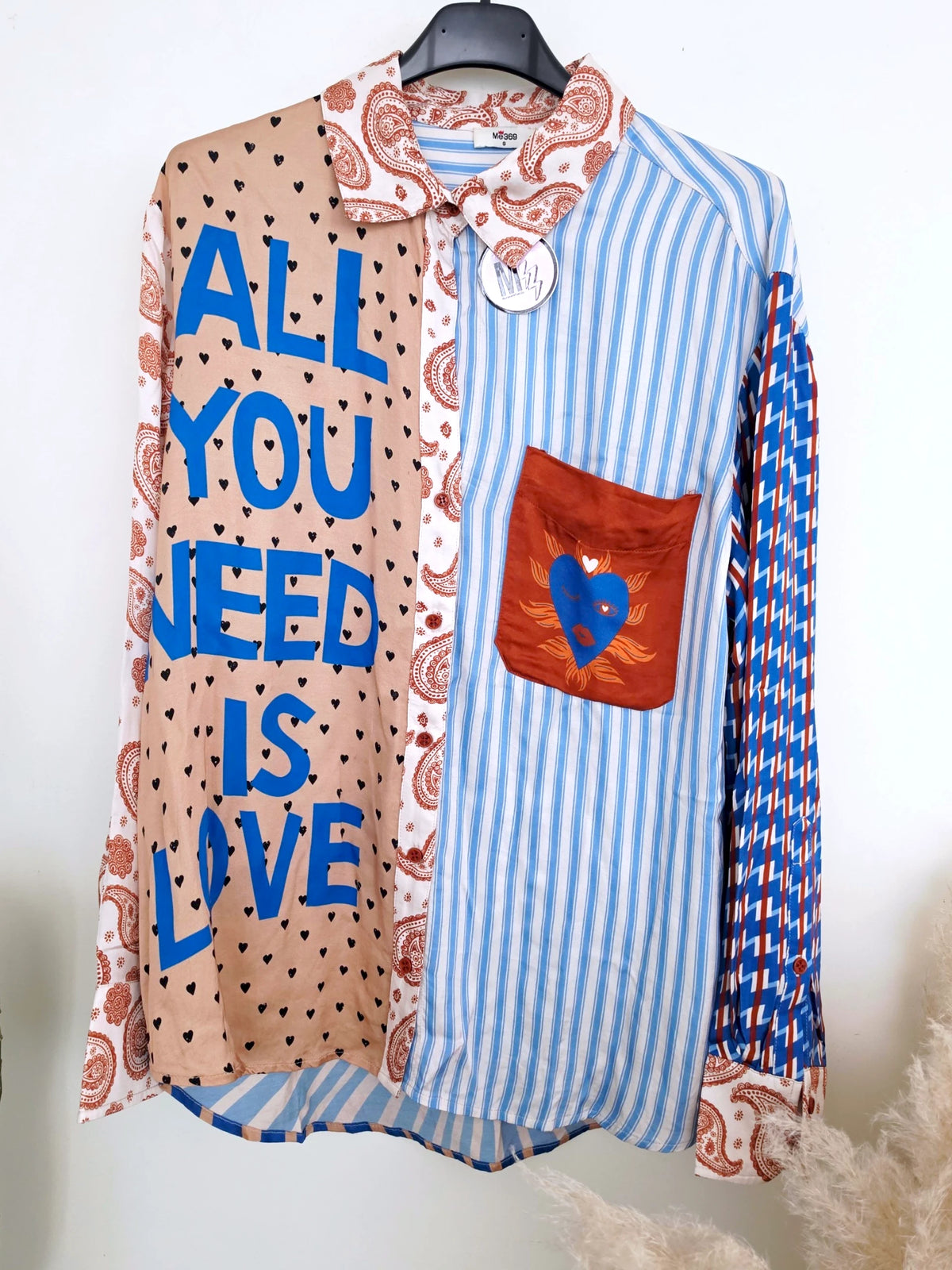 Chemise beige à imprimé et inscriptions