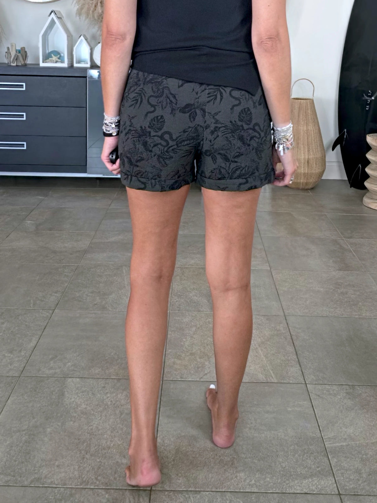 Short kaki à imprimé noir - 𝐌𝐚𝐫𝐢𝐧𝐚𝟒𝟒𝐟𝐚𝐦𝐢𝐥𝐲