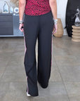 Pantalon noir à bandes latérales - 𝐌𝐚𝐫𝐢𝐧𝐚𝟒𝟒𝐟𝐚𝐦𝐢𝐥𝐲
