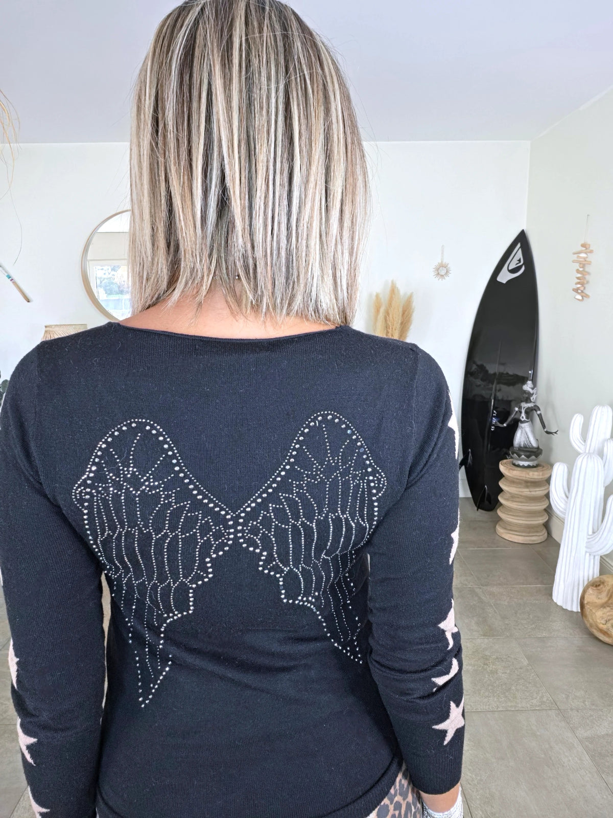 Pull noir à maille fine dos à strass