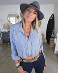 Chemise à fines rayures asymétrique - 𝐌𝐚𝐫𝐢𝐧𝐚𝟒𝟒𝐟𝐚𝐦𝐢𝐥𝐲