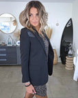 Blazer noir à épaulettes en cuir et clouté