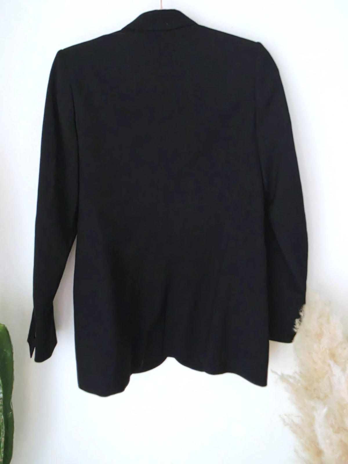 Blazer noir à épaulettes en cuir et clouté