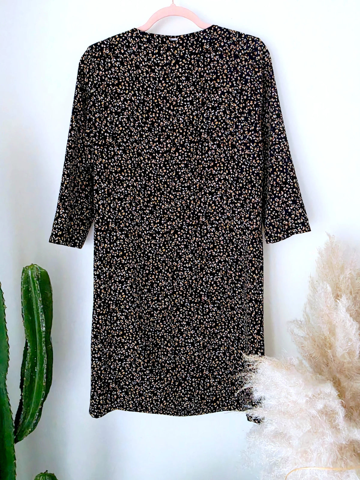 Robe à imprimé noir et marron cognac