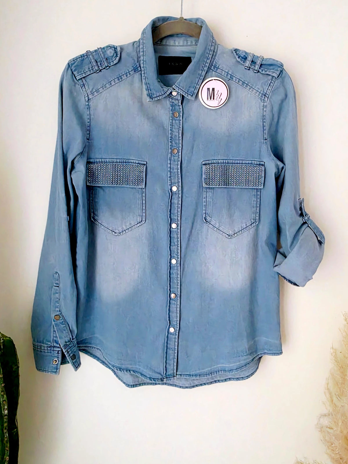 Chemise en denim bleu délavé