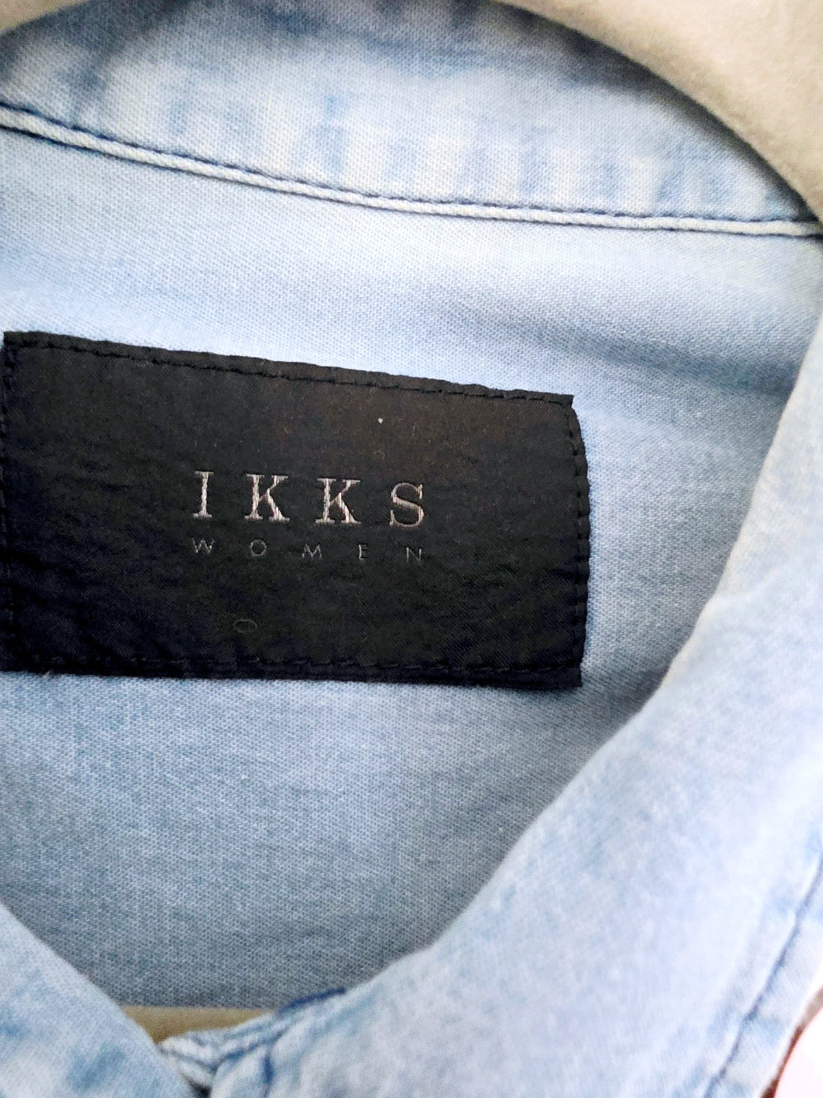 Chemise en denim bleu délavé
