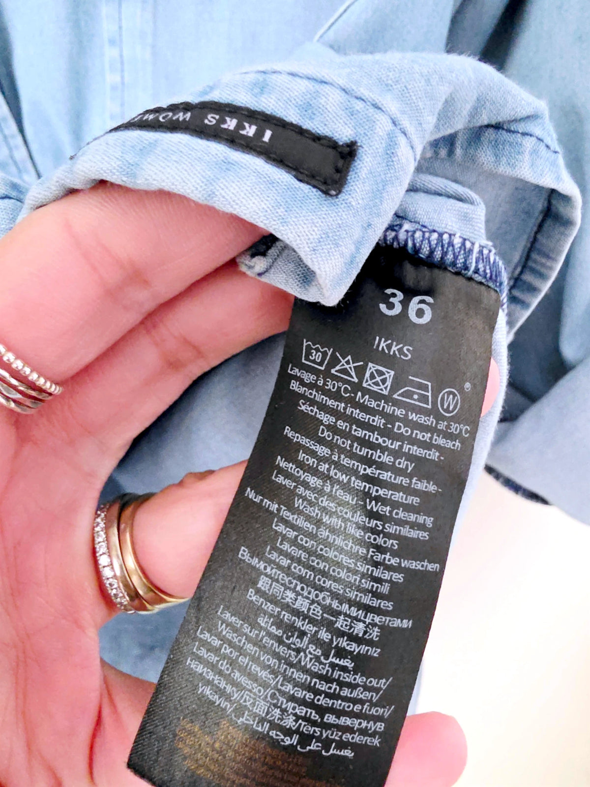 Chemise en denim bleu délavé