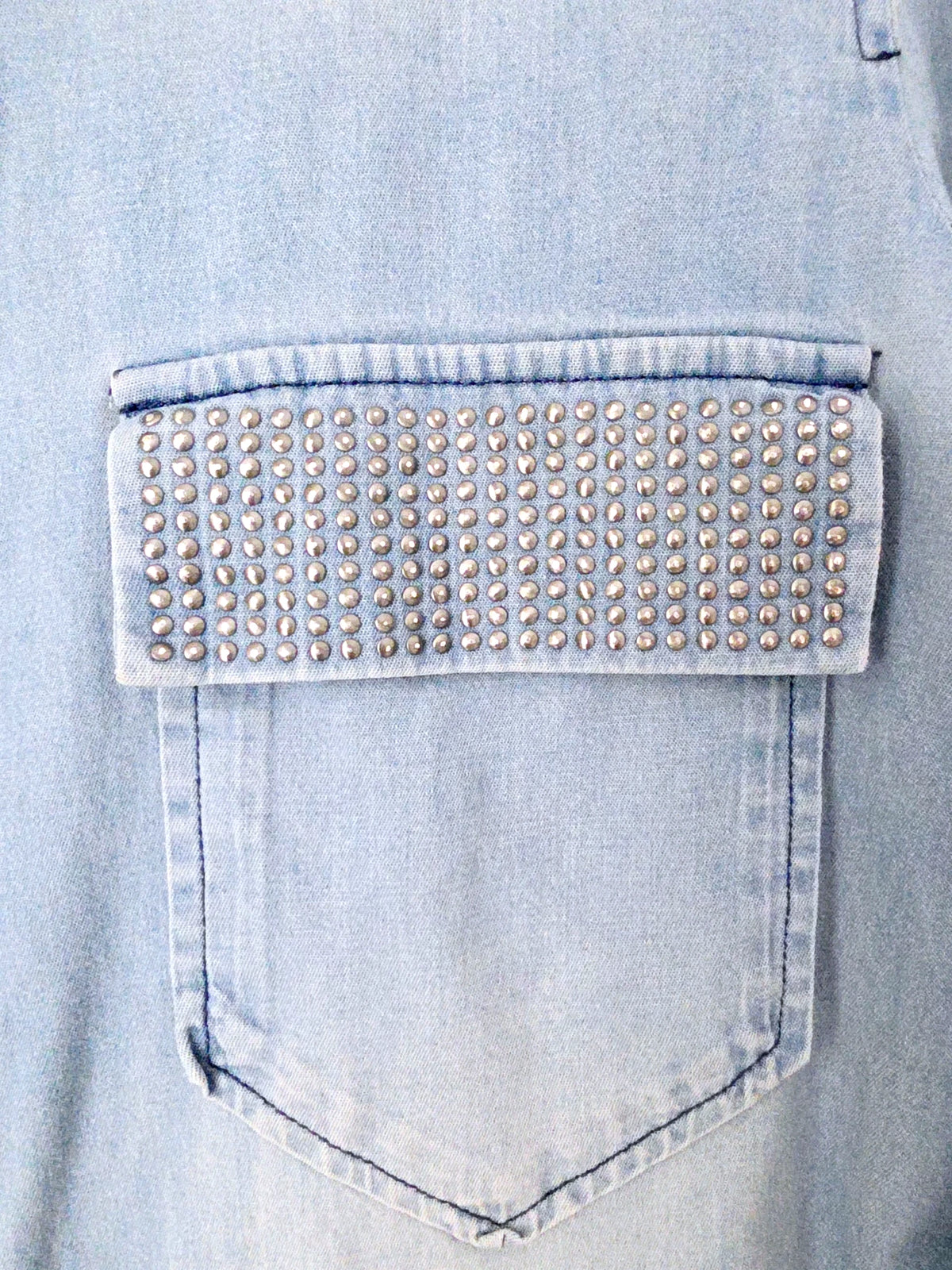 Chemise en denim bleu délavé