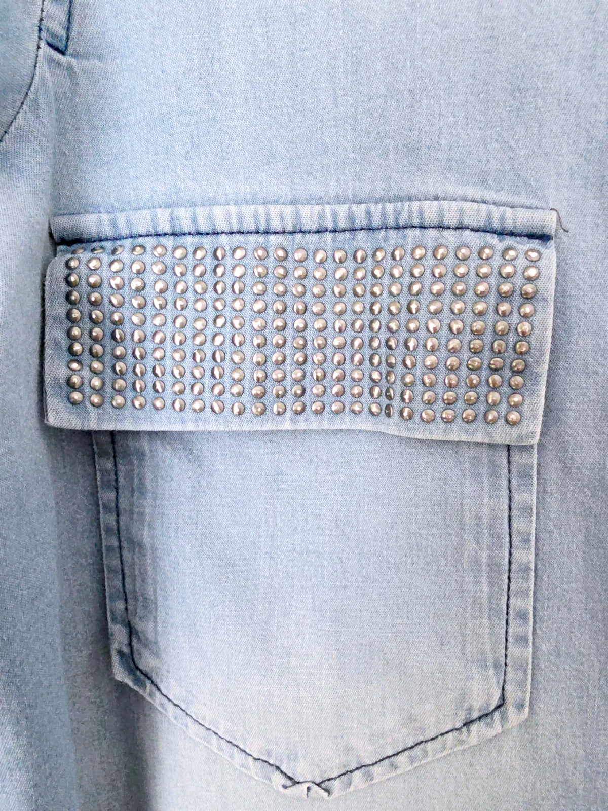 Chemise en denim bleu délavé