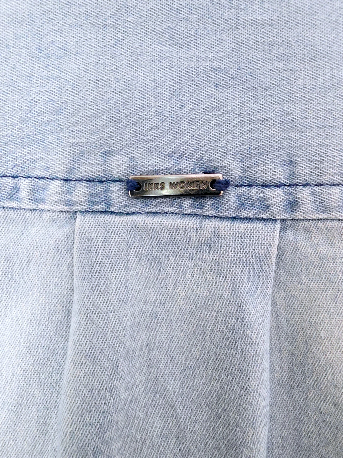 Chemise en denim bleu délavé