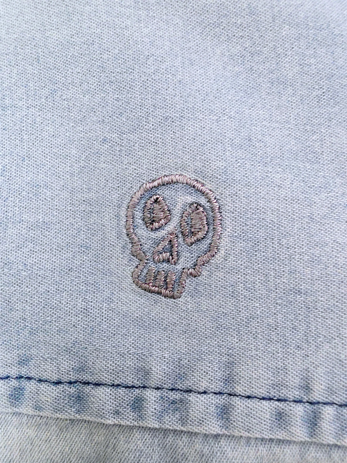Chemise en denim bleu délavé